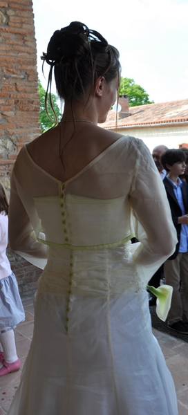Robe de mariée champagne et vert anis