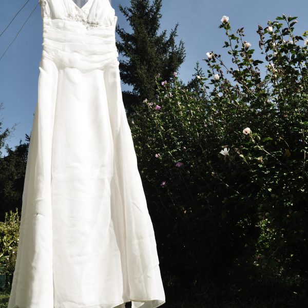 Robe de mariée en mousseline de soie, ornée de dentelle argentée