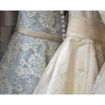 Comment faire son choix final entre deux robes de mariée ?