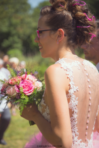 Robe de mariée rose avec un dos effet tatouage